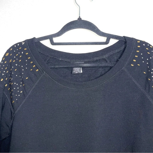 Torrid Black Studded Shoulders Plush Pullover Sweater 00X Women’s - Picture 3 of 11